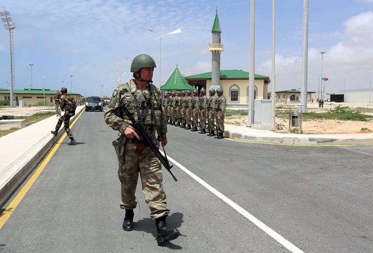 رئيس الوزراء الصومالي ورئيس الأركان التركي يفتتحان القاعدة- رويترز