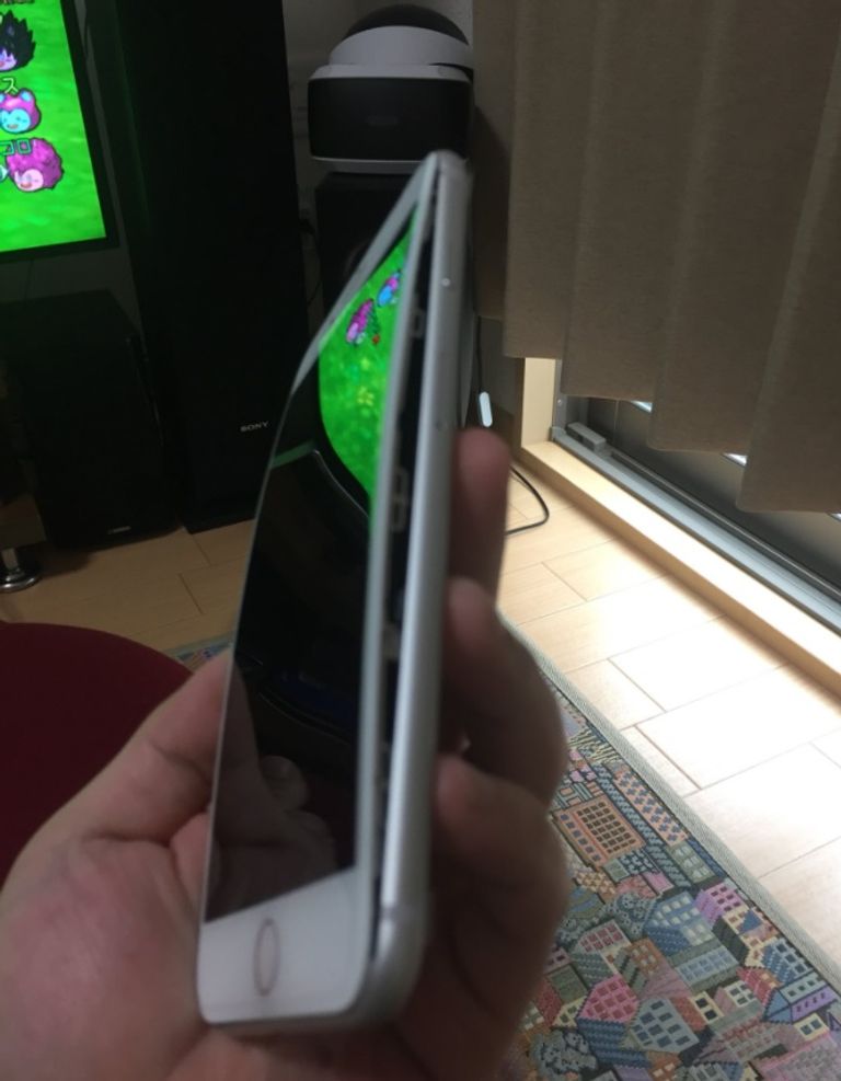 شكاوى من انفصال شاشة "آيفون 8 بلس"