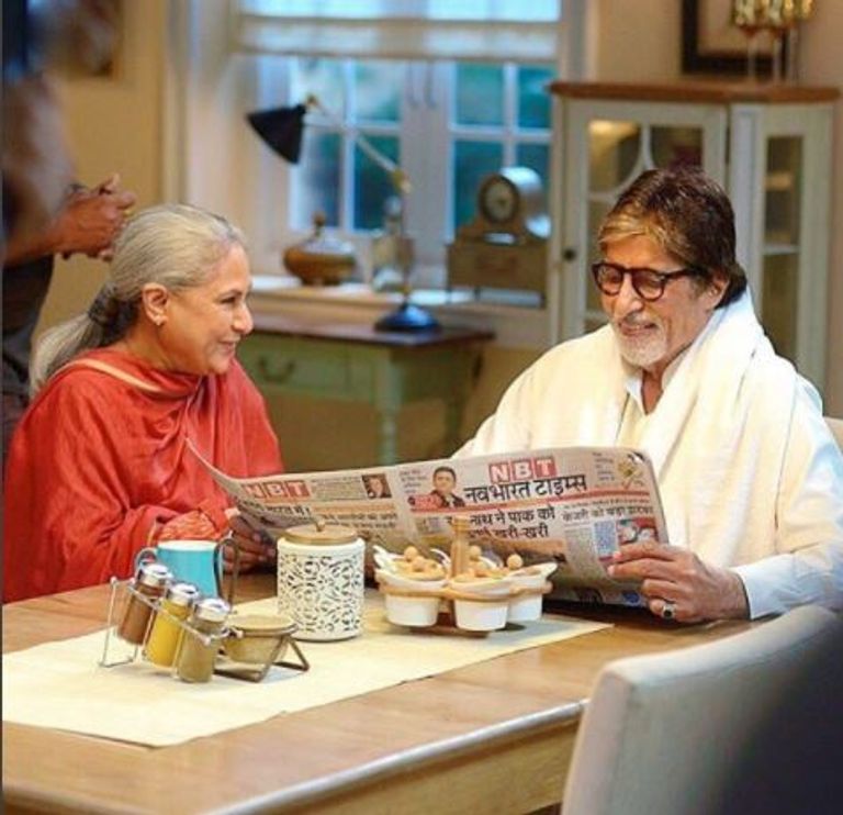 باتشان مع زوجته أميتاب باتشان مع حفيدته