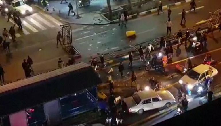 القوات الإيرانية قتلت 12 من المتظاهرين