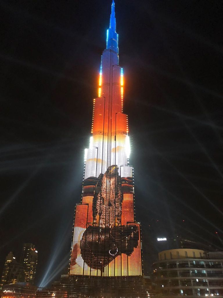 عرض الليزر يضيء برج خليفة