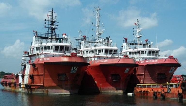 سفن دعم الخدمات النفطية في سنغافورة- رويترز