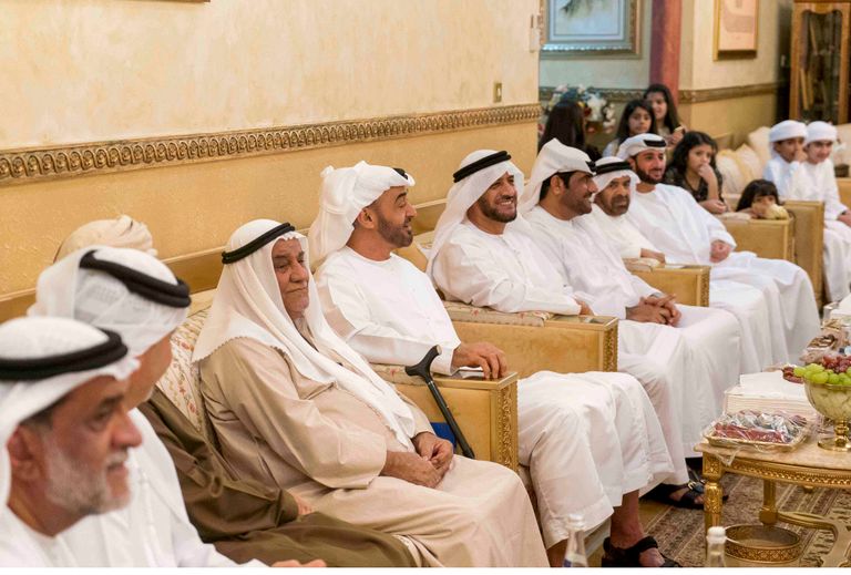 الشيخ محمد بن زايد يزور موسى السيد عبدالرحيم الهاشمي بمنزله