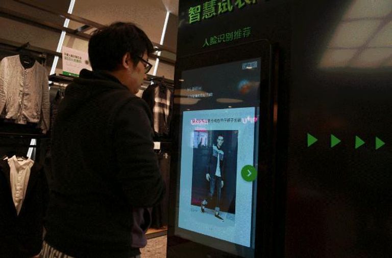 المرآة السحرية تجربة جديدة في عالم التسوق المرآة السحرية تجربة جديدة في عالم التسوق