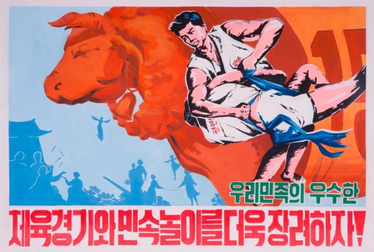 النساء تُستخدم لتوصيل الرسائل المتعلقة بالزراعة والصناعة.