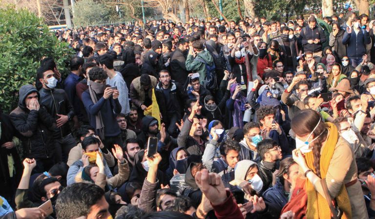 جانب من مظاهرات طلبة الجامعة بإيران