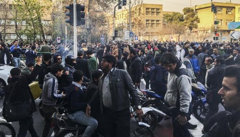 الشارع الإيراني ينتفض ضد نظام الملالي