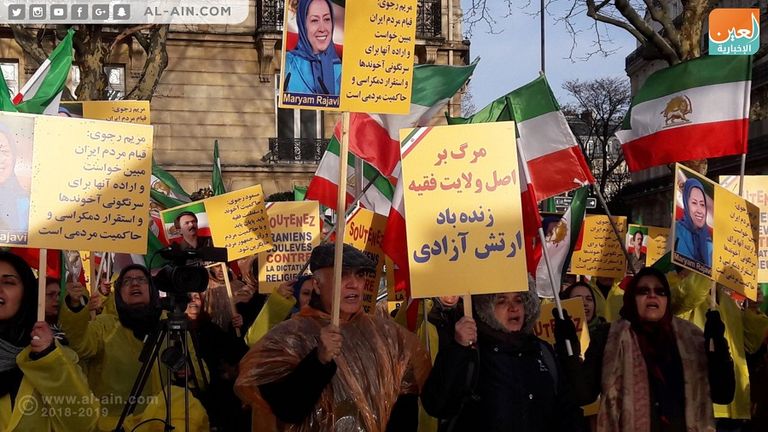المعارضة الإيرانية في الخارج تتحرك لدعم المظاهرات في إيران مظاهرة أمام سفارة إيران في باريس