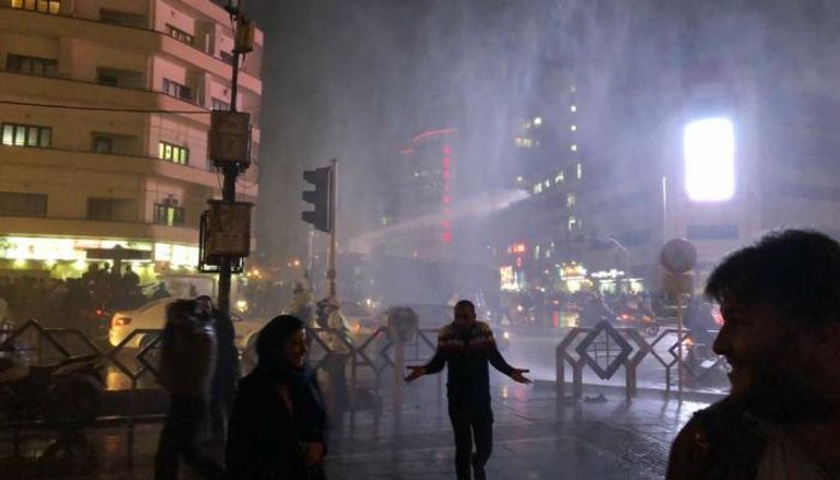 متظاهرون إيرانيون آلاف المتظاهرين في شوارع إيران
