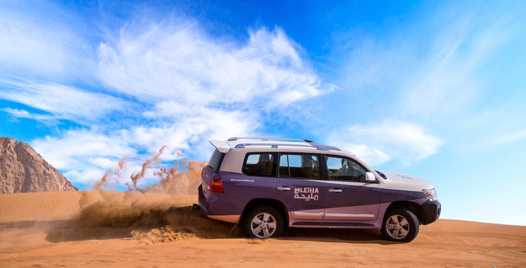 مركبات فاخرة مصممة للقيادة على الطرق الوعرة في مليحة جانب من مغامرات مركز مليحة للآثار