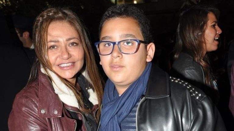 ليلى علوي مع ابنها بالتبني الفنانة المصرية ليلى علوي