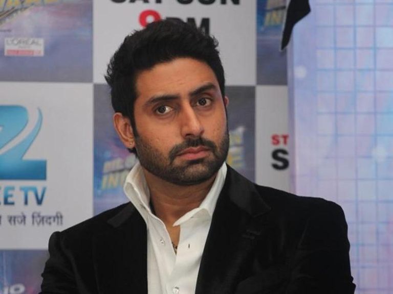 ابهيشيك باتشان واجه شائعة زواجه من امرأة قبل ايشوريا راي شاب هندي يدعي أن والدته هي النجمة آيشواريا راي