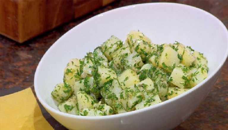 البطاطس المهروسة بالثوم والبقدونس