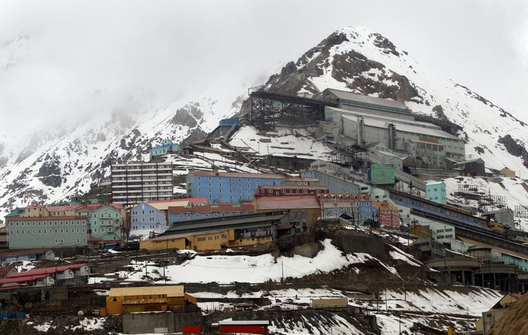 مدينة سيويل التعدينية في قلب جبال الأنديز سياحة الأماكن المهجورة في ازدهار