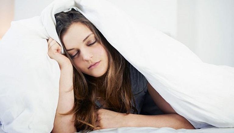 ضبط وقت محدد للاستيقاظ يساعد في تقليل التعب صباحا