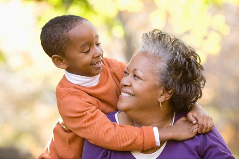 استمرار الاتصال الإيجابي مع الأطفال مهم لتطوير النفس