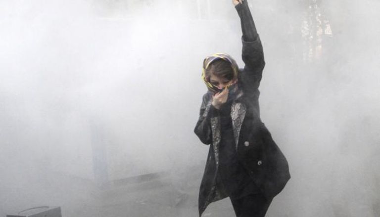 متظاهرة إيرانية تحولت صورتها لأيقونة عالمية للانتفاضة