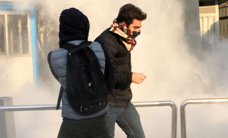 متظاهرة إيرانية تحولت صورتها لأيقونة عالمية للانتفاضة