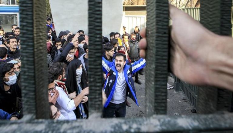 متظاهرون من طلبة جامعة طهران - أرشيفية
