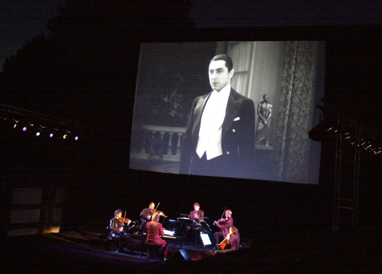 عرض فيلم "دراكولا" للمخرج تود براونينج وبطولة  بيلا لوجوسي