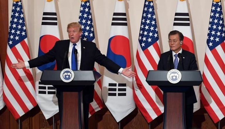 الرئيس الأمريكي ونظيره الكوري الجنوبي 