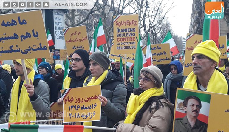 لليوم الرابع الغضب الإيراني يمتد إلى باريس متظاهرون إيرانيون أمام سفارة بلادهم في باريس