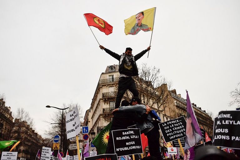 المظاهرات نددت بجرائم أردوغان ضد المعارضين مظاهرات الأكراد في باريس المندده بسياسات أردوغان