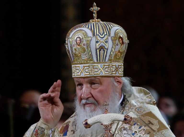 احتفالات عيد الميلاد في روسيا الكاتدرائية الأرثوذكسية عشية عيد الميلاد في مينسك روسيا البيضاء