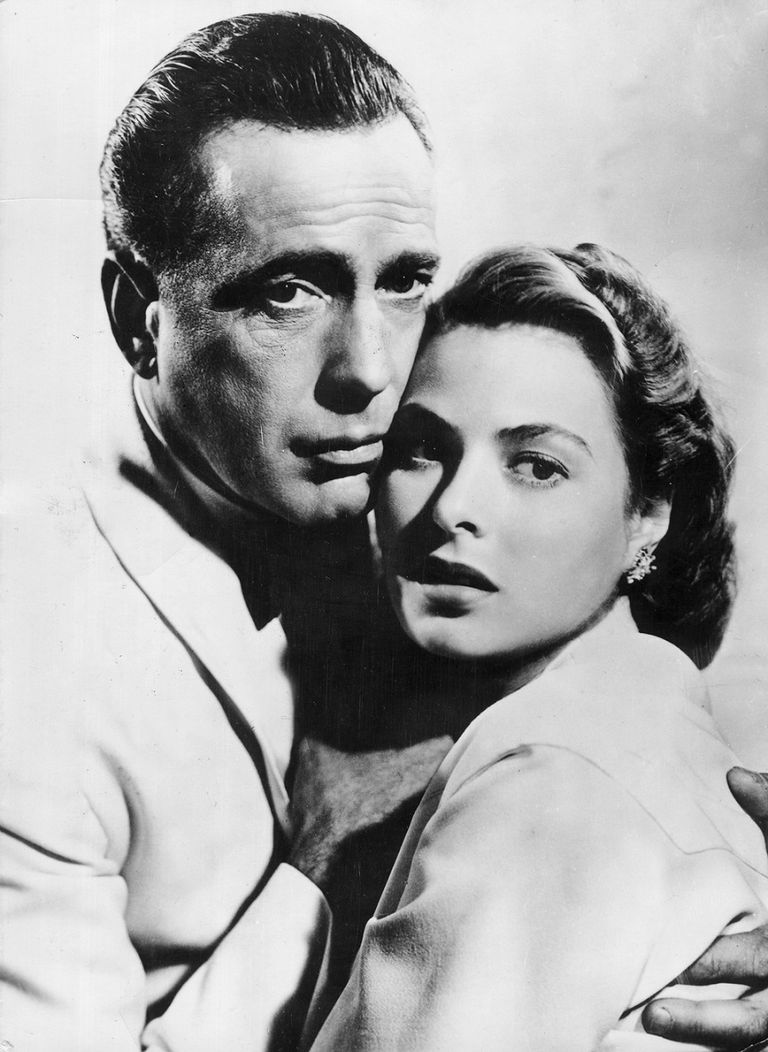 هامفري بوجارت وإنجريد برجمان في فيلم (كازابلانكا) إنجريد برجمان وهامفري بوجارت وكلود رين وبول هنرايد في آخر مشهد للفيلم