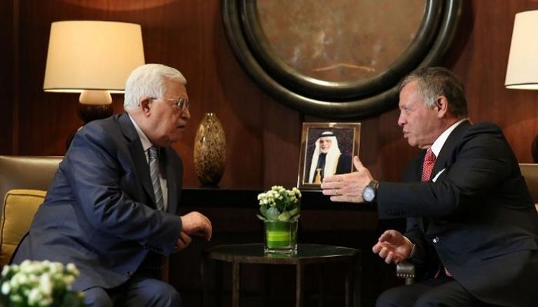 صورة أرشيفية للقاء سابق بين العاهل الأردني والرئيس الفلسطيني 
