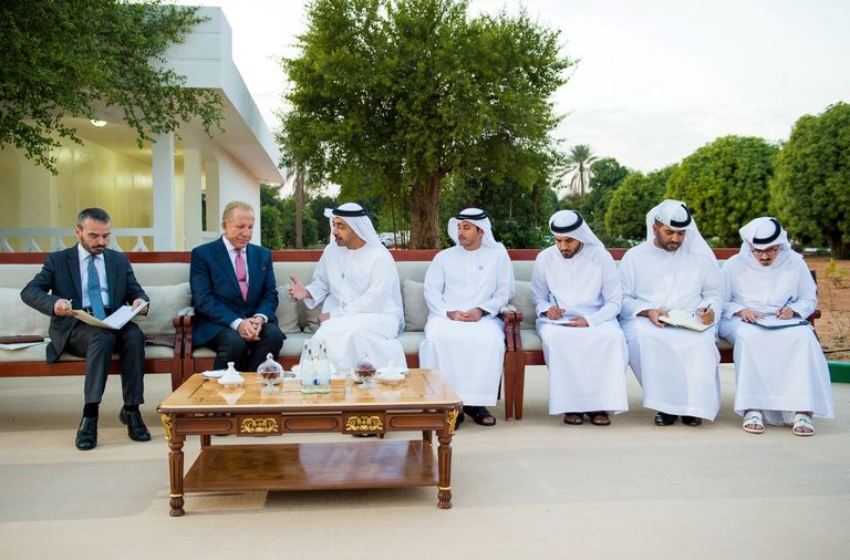 الشيخ عبد الله بن زايد خلال لقائه بهجت باكولي