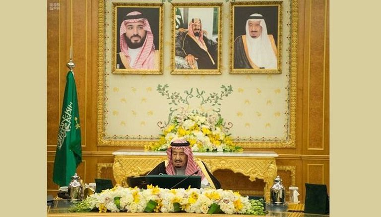 الملك سلمان بن عبدالعزيز آل سعود خلال الجلسة