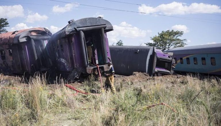 صورة أرشيفية لحادثة اصطدم قطار بشاحنة