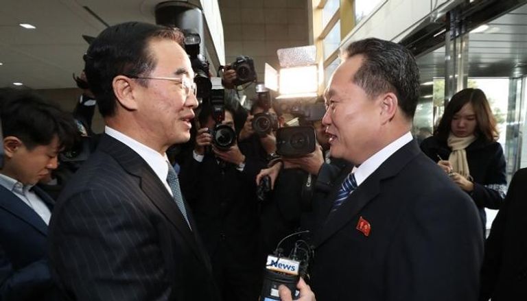 رئيسا وفدي الكوريتين في المباحثات - رويترز