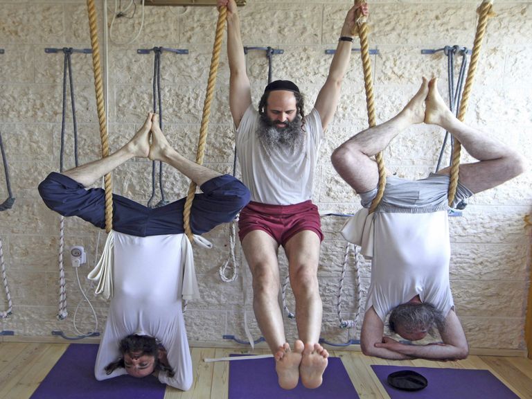 اليوجا رياضة المشاهير