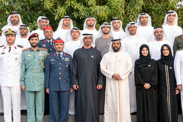الشيخ محمد بن زايد آل نهيان يستقبل خريجي كلية الدفاع الوطني