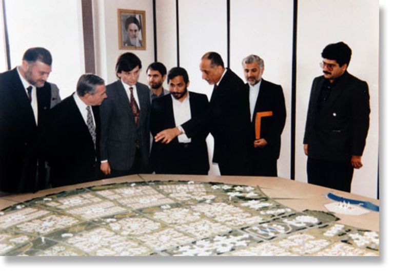 يوسف ندا خلال التخطيط لمشروع العاصمة الايرانية طهران بعد الثورة الإيرانية يوسف ندا سفير ظل الإخوان