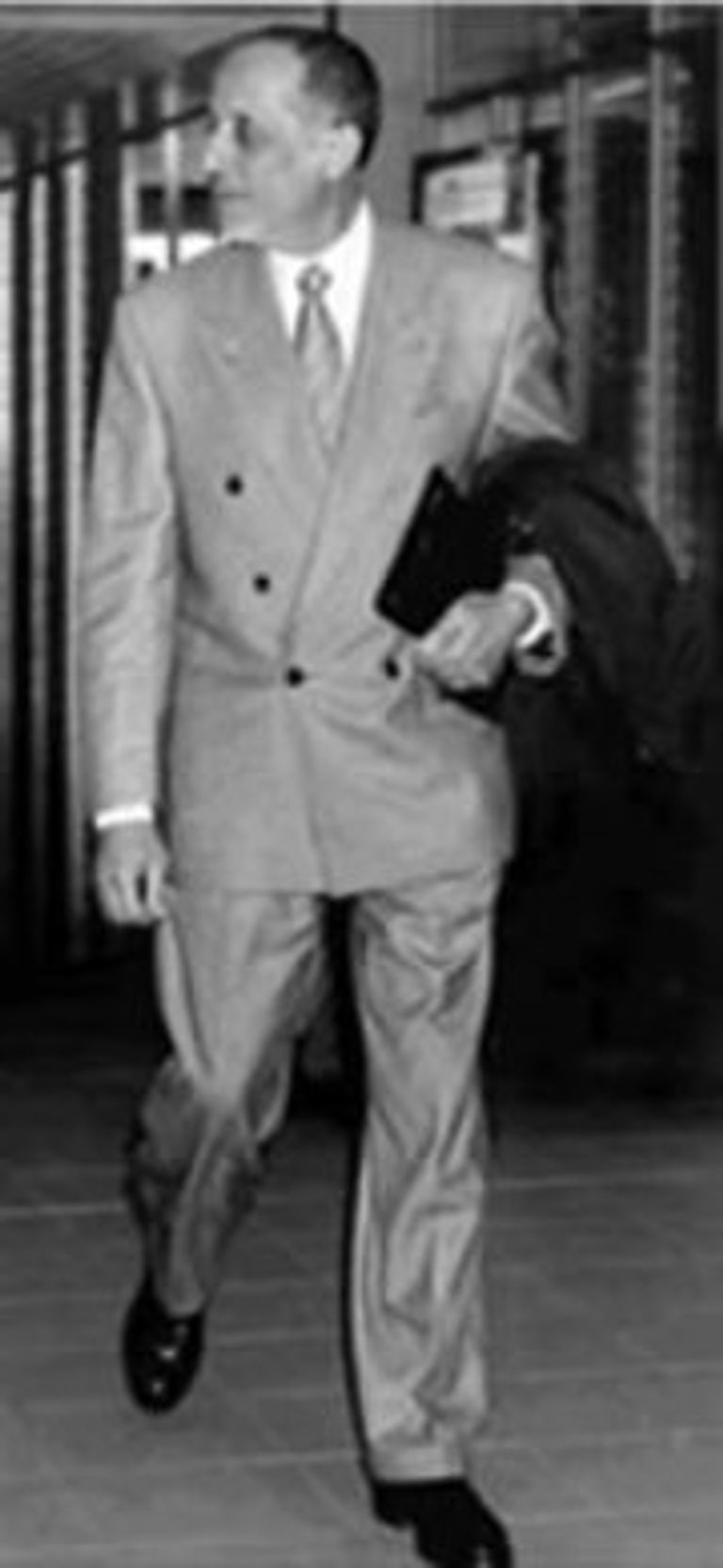 يوسف ندا سفير ظل الإخوان