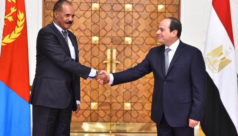 الرئيس المصري عبد الفتاح السيسي ونظيره الإريتري أسياسي أفورقي