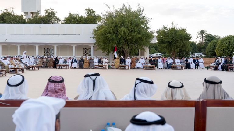 محمد بن راشد ومحمد بن زايد يستقبلان وفدا من شركة