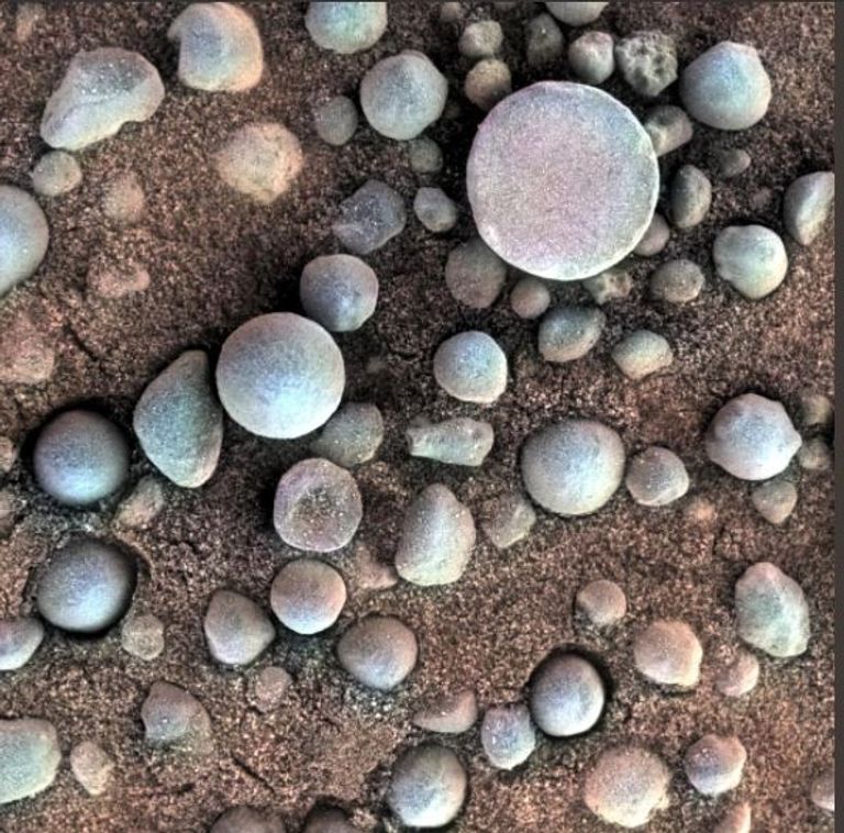 مسبار كيوريوسيتي التقط صوراً قريبة لعينات المريخ