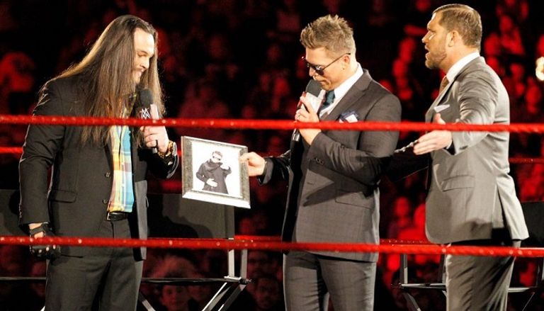 ذا ميز يتحدث إلى الجمهور