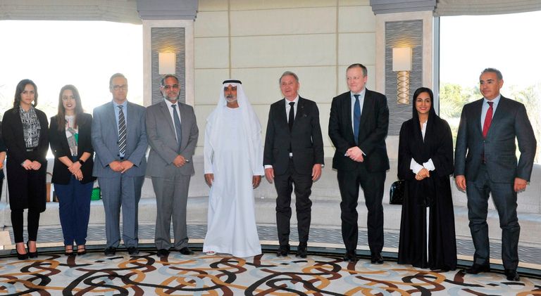 الشيخ نهيان لدى استقبال الوفود الشيخ نهيان بن مبارك آل نهيان وأعضاء الوفد