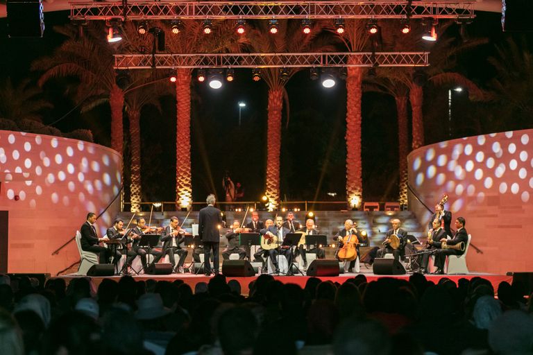 لطفي بوشناق تألق مع كلاسيكيات الغناء العربي في أمسيات أبو ظبي الفنان التونسي لطفي بوشناق