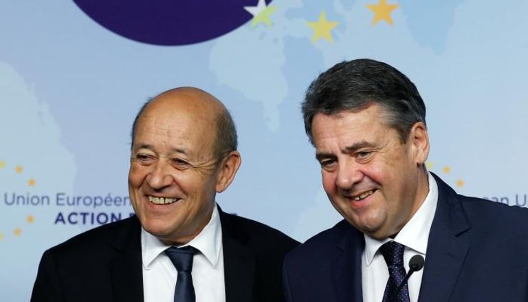 وزير الخارجية الألماني مع نظيره الفرنسي أثناء مؤتمر صحفي (رويترز)