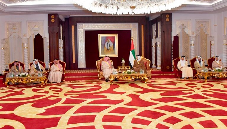 منصور بن زايد يستقبل وزير الداخلية السعودي