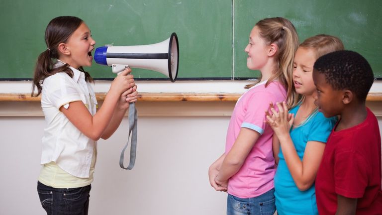 الطفل المصاب بالمتلازمة لديه مشكلات  في العلاقات حاملو "متلازمة الإمبراطور" يعانون مشكلات في العلاقات العاطفية