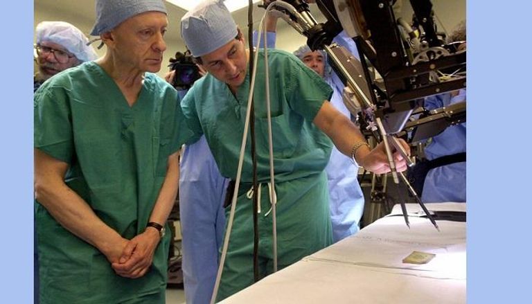 جراح هندي يستخدم الروبوتات في جراحة التاجية للمرة الأولى