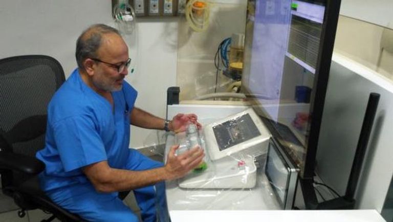 التكنولوجيا نسبة نجاحها 100% جراح هندي يستخدم الروبوتات في جراحة التاجية للمرة الأولى