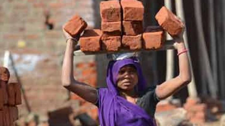 النساء الأكثر صمودا خلال الأزمات النساء قادرات على مواجهة صعوبات الحياة أكثر من الرجال